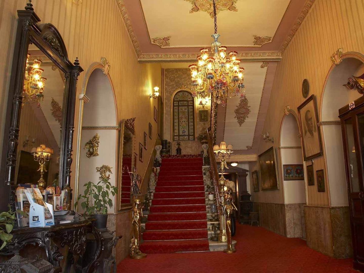 Grand Hotel de Londres and Its History