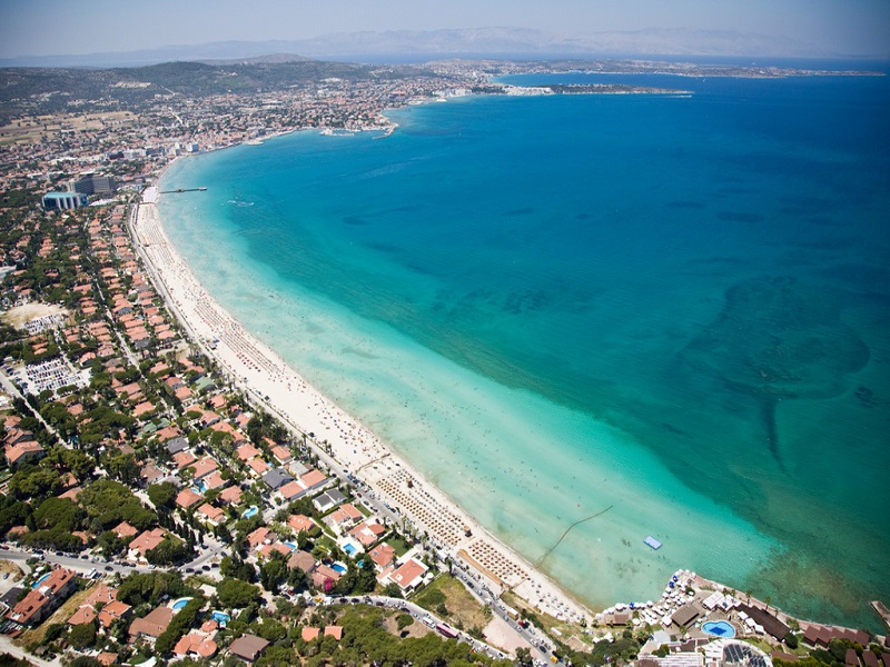 Çeşme has long and clear beaches along the town