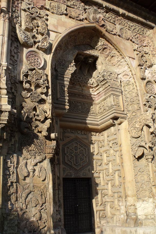 Praying woman shadow in Divriği Grand Mosque gate