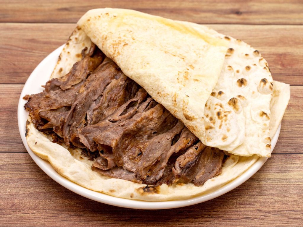 Properly sliced "yaprak" (leave) döner